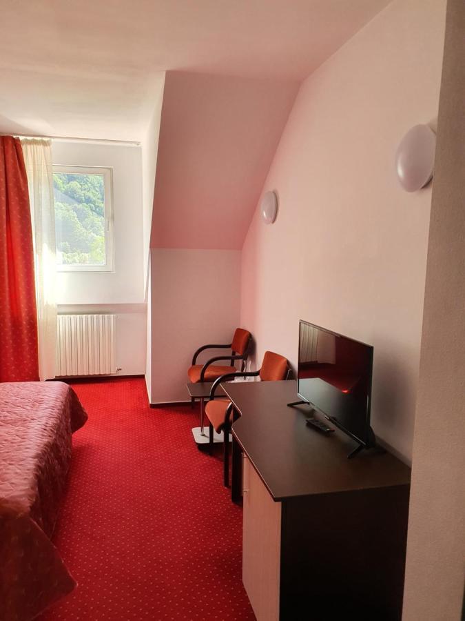 Cristal Sinaia Quarto foto